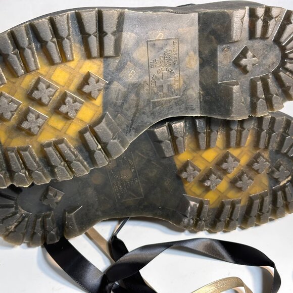 Ladies size 10 Dr Martens New Platform Molly Boots - Picture 11 of 15